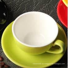 Haonai taza de café de cerámica del esmalte colorido de la venta caliente 230ml y platillo